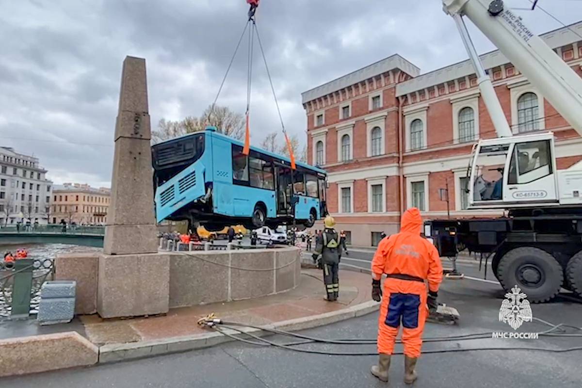 Единственный выживший пассажир упавшего в реку в Петербурге автобуса добился компенсации