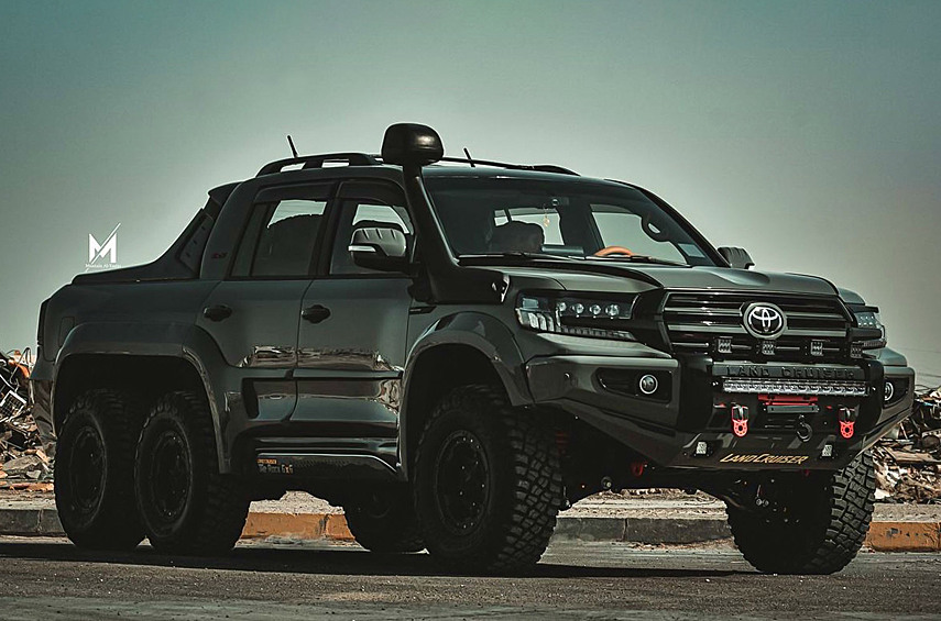 Toyota Land Cruiser 200. Внедорожник прошлого поколения модернизировали в Ираке по заказу клиента из Объединённых Арабских Эмиратов: автомобиль образца 2015 года стал трёхосным пикапом