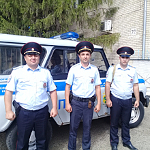 В Краснодарском крае полицейские спасли троих человек из горящей квартиры
