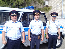В Краснодарском крае полицейские спасли троих человек из горящей квартиры