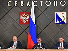 Медведев обещает сделать выводы об исполнении проектов в Севастополе