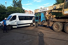 В Ярославле автокран пробил насквозь маршрутку