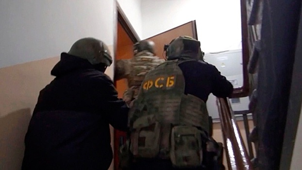 В Петербурге ФСБ обыскивает офисы холдинга «Фаэтон» по делу о мошенничестве с кредитами: видео