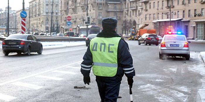 Автомобиль перевернулся в результате ДТП на западе столицы
