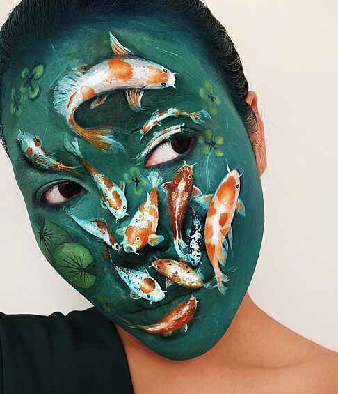 31-летняя визажистка из Канады создает реалистичные иллюзии на своем лице.
