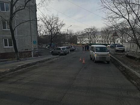Минивэн сбил школьника во Владивостоке