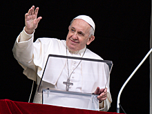 Папа римский снова поставил лайк под фото модели
