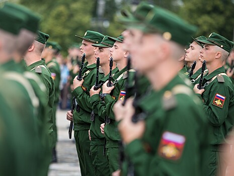 Около 10 новобранцев Семеновского полка из Тверской области приняли присягу у стен Музея Победы