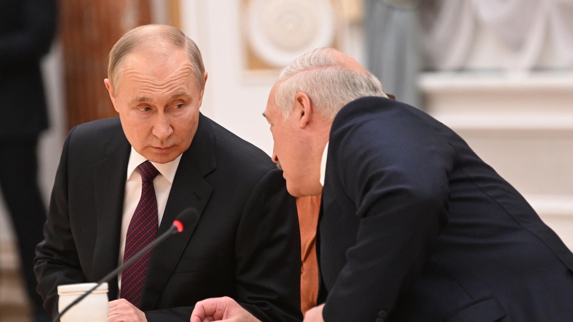 Стало известно об обсуждении «самых закрытых тем» Путиным и Лукашенко