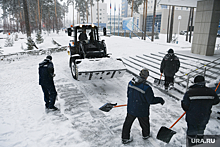В Салехарде коммунальщики очищают районы после трехдневного снегопада