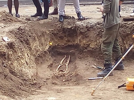 В Ростове во время ремонта дороги обнаружены останки человека I века