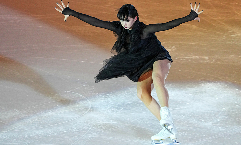 Камила Валиева во время показательных выступлений на чемпионате России по фигурному катанию в Красноярске, 2022 год