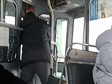 «Пол вываливается наружу»: новосибирцы жалуются на состояние троллейбусов