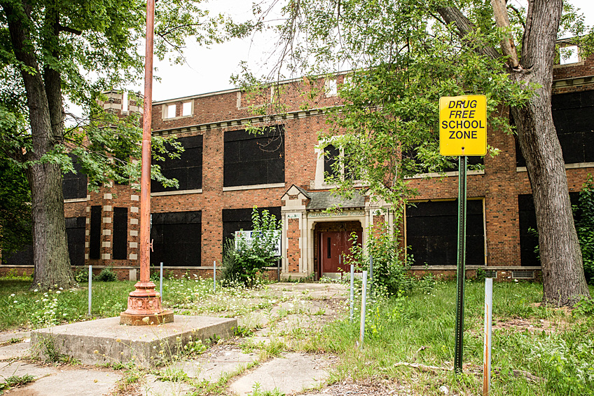 Заброшенная школа имени Александера Макомба