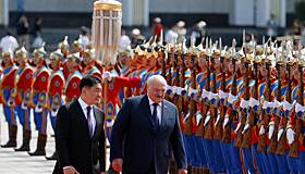 Лукашенко подарили двух скакунов