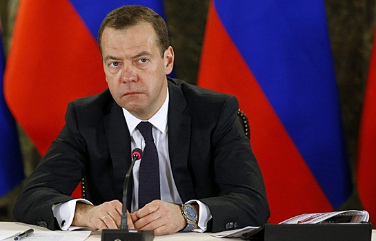 Медведев предупредил о проблемах с зарплатами