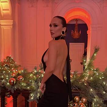 Ольга Серябкина вышла на публику в оголяющем грудь платье