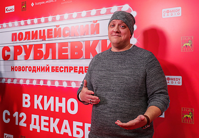 28 октября после тяжелой болезни в возрасте 40 лет умер российский актер Роман Попов. Звезда сериала «Полицейский с Рублёвки» семь лет боролся с опухолью головного мозга. 