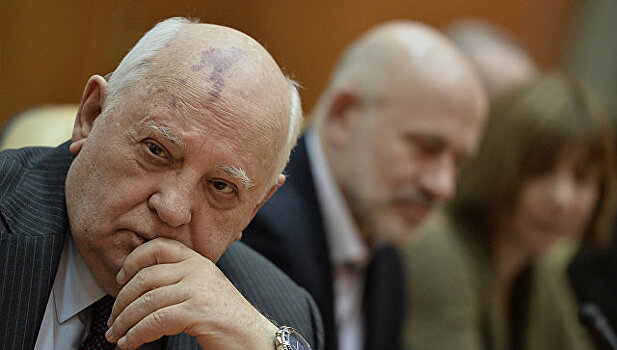 Горбачев заявил, что стихи Евтушенко откликались в душах миллионов людей