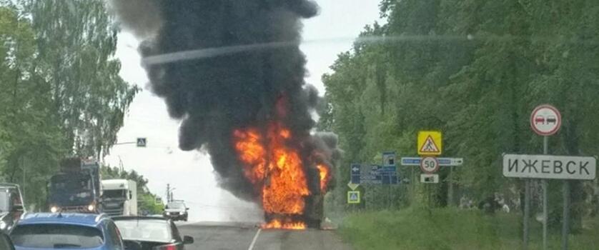 Автобус с 20 пассажирами загорелся в Ижевске