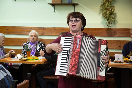 В Новосибирске 1 октября открылось бесплатное кафе для пенсионеров «Добродомик»