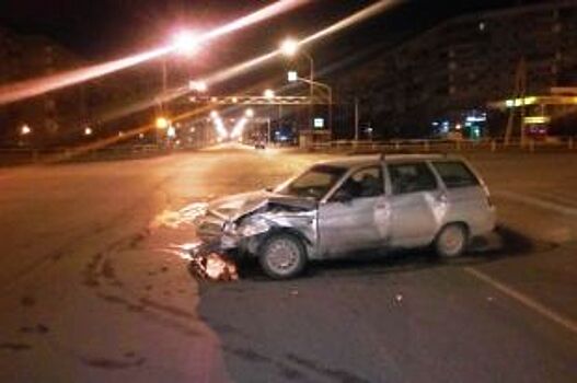 В Тольятти ВАЗ 2110 после столкновения с ВАЗ 2111 врезался в ограду дороги