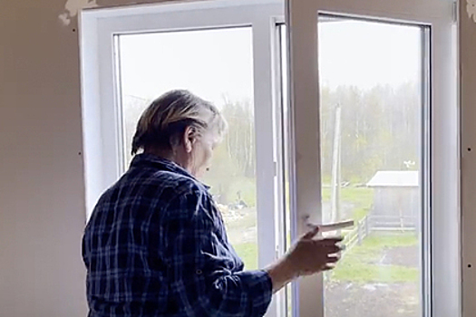 Живущая в аварийном доме пенсионерка сама построила новое жилье