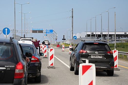 У Крымского моста скопилось 470 автомобилей