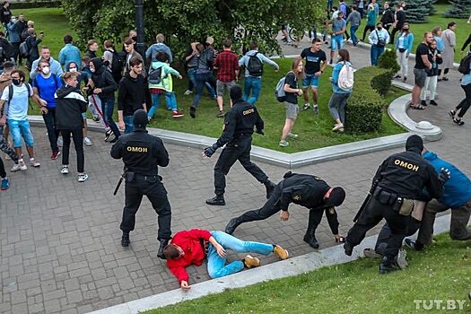 В Минске протестующие устроили потасовку с милицией на митинге