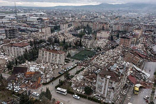 Число жертв землетрясения в Турции превысило 9 тыс. человек