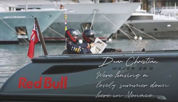 Видео: Механики Red Bull шлют привет Хорнеру
