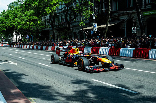 Renault и Red Bull Racing проводят демозаезды