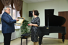 Старинный рояль подарили детской школе искусств в Балашихе
