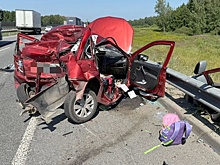 В Подмосковье фура раздавила автомобиль, три человека погибли