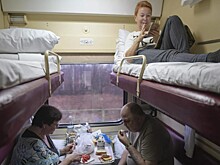 В РЖД уточнили правила питания пассажиров с верхних полок