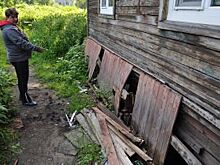 «Ждут несчастья?». В Архангельске обрушилась деревяшка