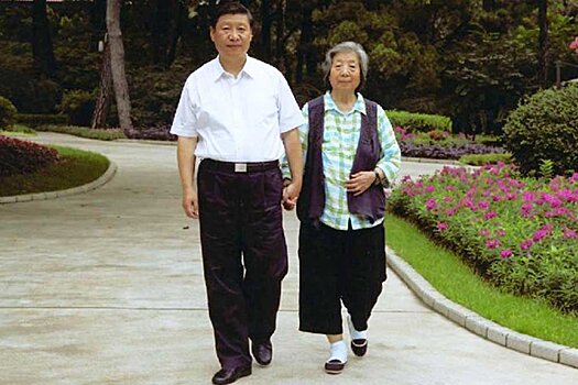 Фундамент ценностей Си Цзиньпина сформировался благодаря его матери