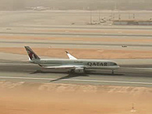 Болид Formula E устроил гонку с двумя самолетами