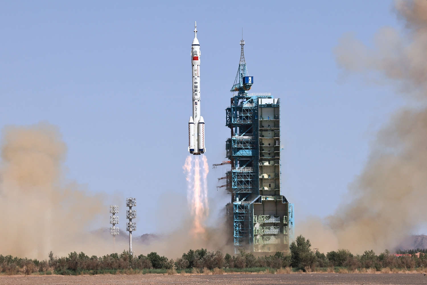 Китай запустил пилотируемый корабль Шэньчжоу-20 к станции Тяньгун