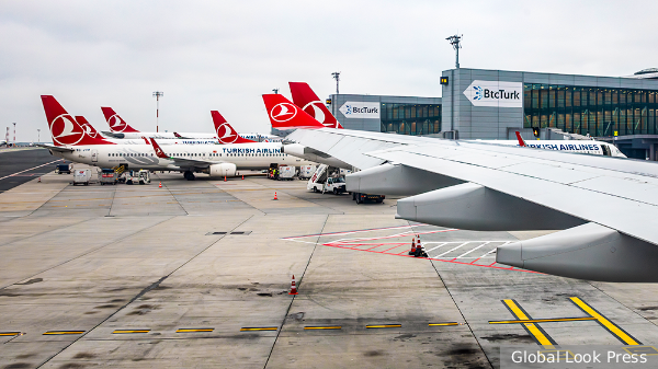 Авиаэксперт: Россияне могут летать по миру без риска быть снятым с рейса в Турции