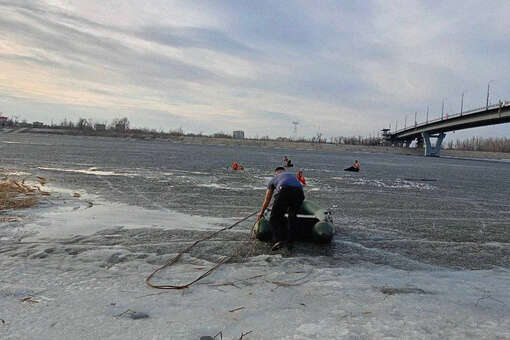 В Саратовской области спасли 13-летнюю школьницу, провалившуюся под лед