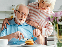 Почему люди в старости меньше едят