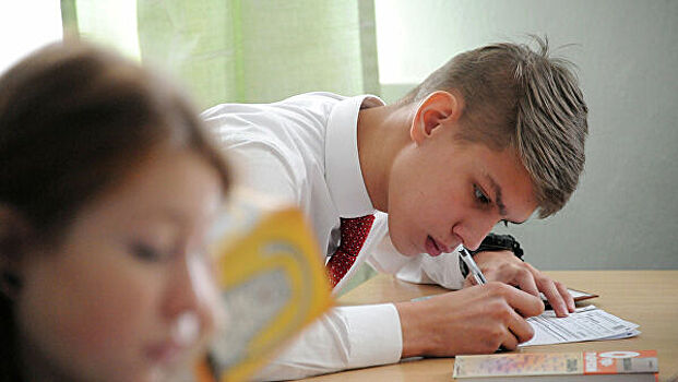 Московские школьники написали итоговое сочинение