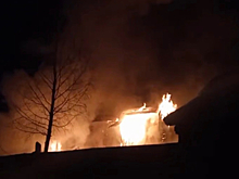 Соцсети: в Таштаголе завалы на дороге преградили пожарным путь к горящему дому