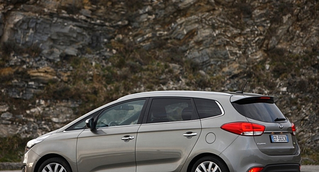 Кроссвэн KIA Carens представлен на рынке в «роскошной» версии X-Line