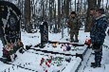Сотрудники спецназа «Тайфун», ветераны УИС и родственники почтили память погибшего 20 лет назад при исполнении служебного долга Дмитрия Макарова