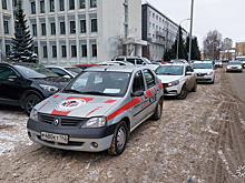 Спецавтомобиль Почты России грубо нарушил ПДД в центре Кемерова