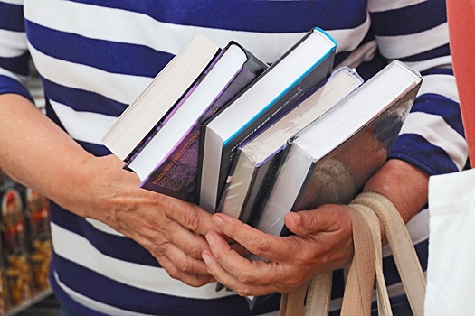 Старшее поколение москвичей назвало 30 книг, которые надо прочитать в молодости