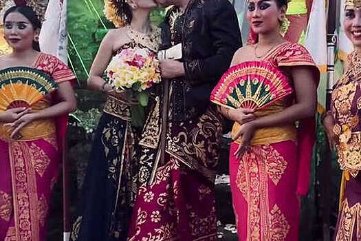 Актриса Катерина Шпица показала кадры со свадьбы на Бали