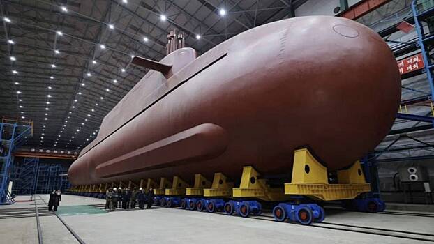 КНДР показала свою первую атомную подводную лодку